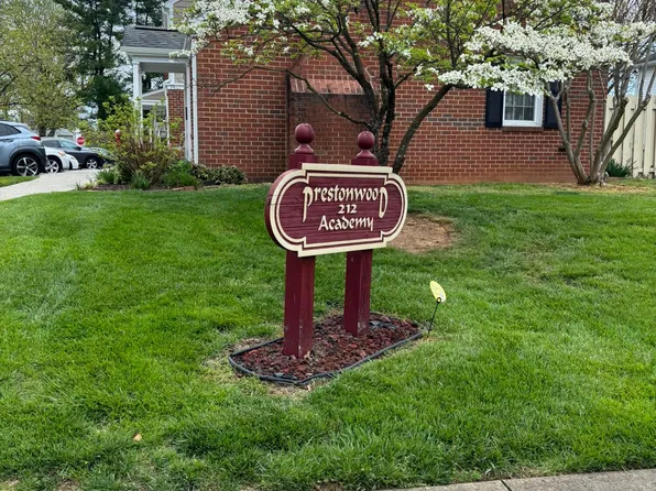 212 Academy St APT 3, Salem, VA 24153