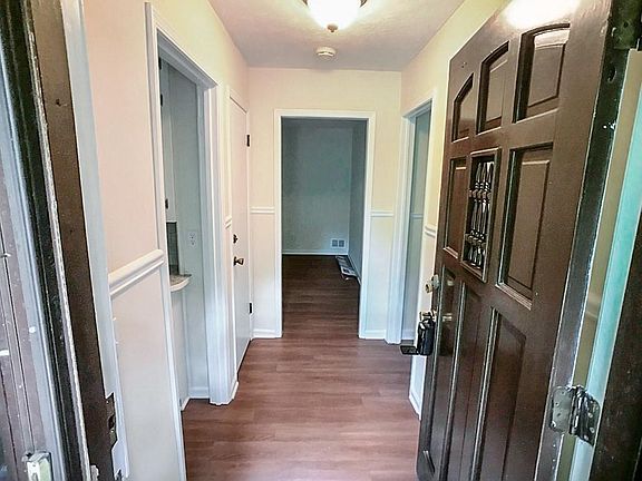4th image of 4118 Barbara Dr NE