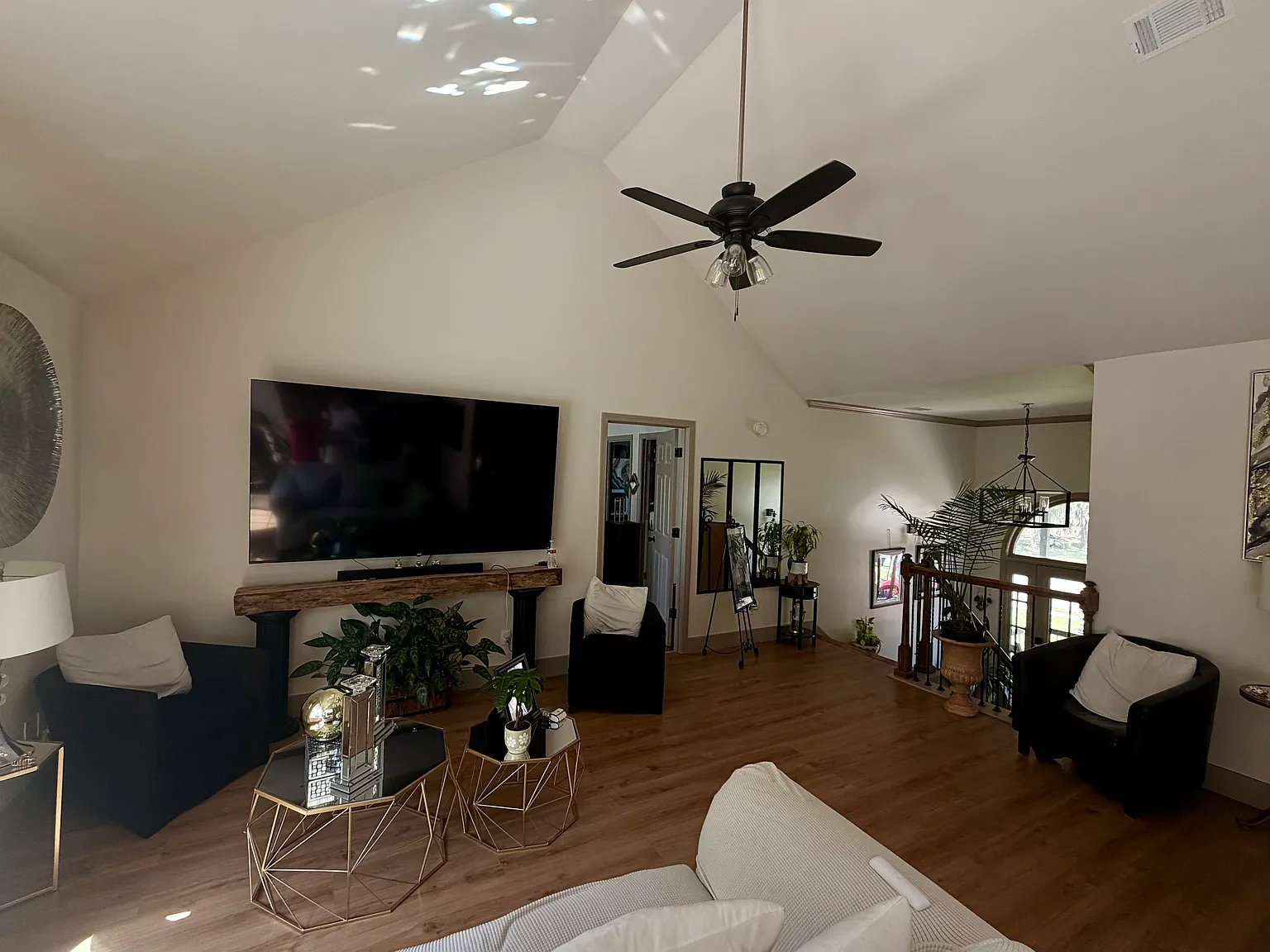 5 bed, 1979 sqft, $2,695 — Photo 4