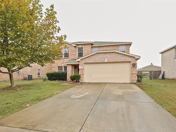 3rd image of 2415 Canyon Springs Dr