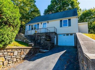 28 Mathieu St, Taftville, CT 06380