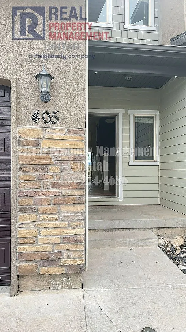 Cozy 3 Bedroom 2 1/2 Bath townhome in Fox Run — Photo 2