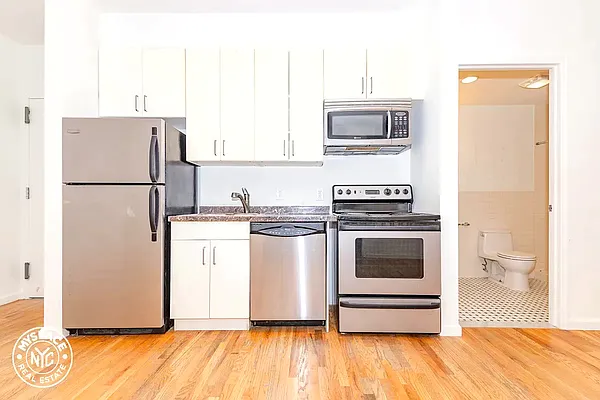 Rented by MySpaceNYC | media 27