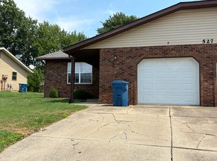 527 Mockingbird St #B, Troy, IL 62294