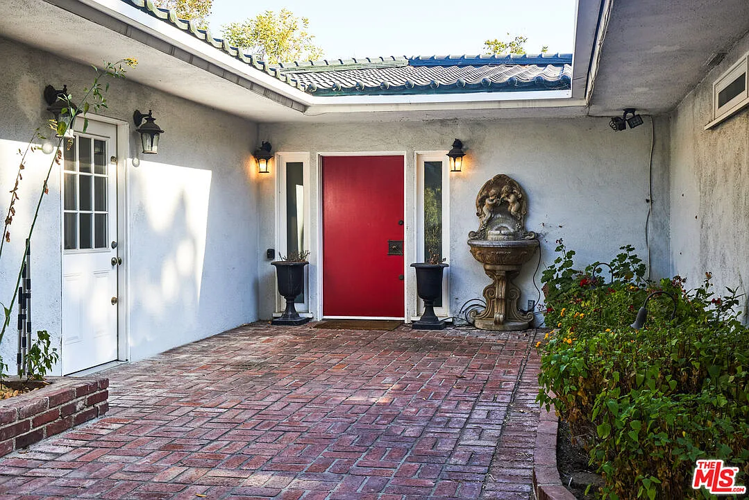 3 bed, 3.0 bath, 2474 sqft, $12,000 — Photo 2