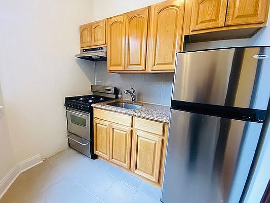 5th image of 300 E 38th St APT 4C