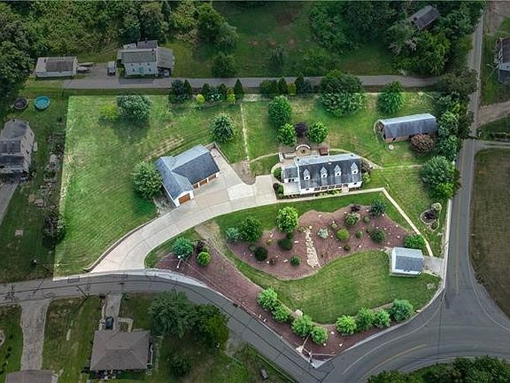 4th image of 6050 Walton Rd