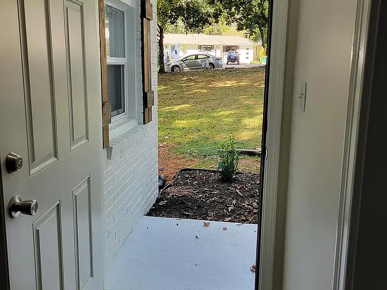 510 Hilderbrand Dr — Photo 5