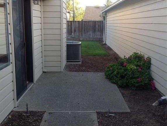 4th image of 1904 Lakeshore Dr