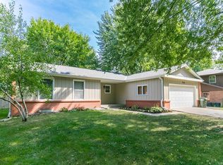 910 Lamplighter Ln, Lincoln, NE 68510