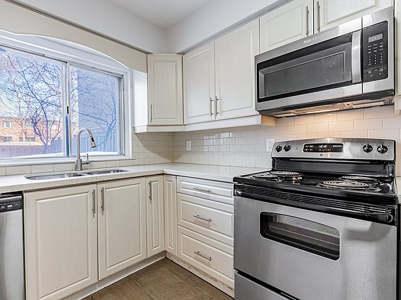 2nd image of 207 Davisville Ave