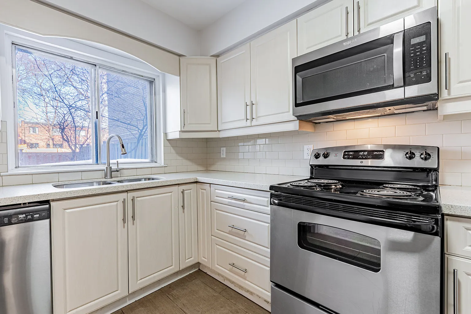 207 Davisville Ave #1241070 photo 1