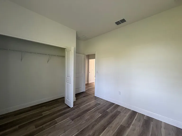 1852 W Quaker Ln — Photo 25