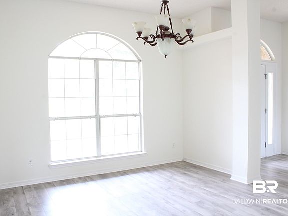4th image of 7981 Eagle Creek Dr