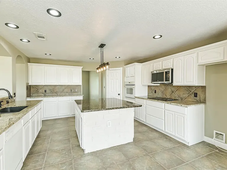 15320 Mound Rd — Photo 14
