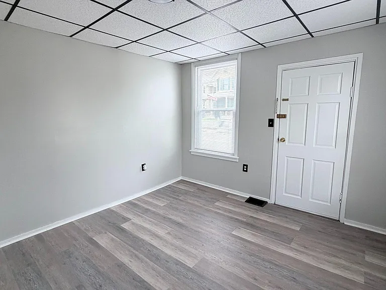 980 Scotland Ave #DOWNSTAIRS — Photo 4