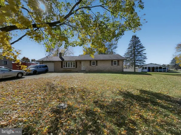 210 Greene Meadow Dr, Chambersburg, PA 17202