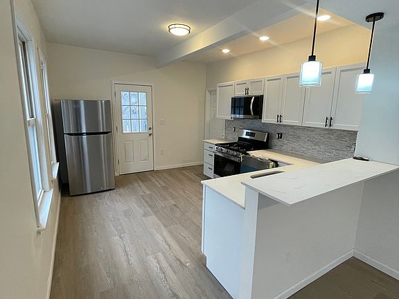 5th image of 109 Helen St #1