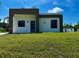 323 Mangonia Ave, Lehigh Acres, FL 33974