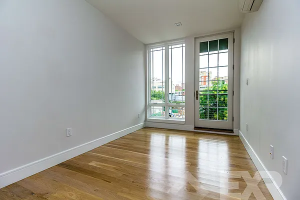 Rented by EXR | media 7