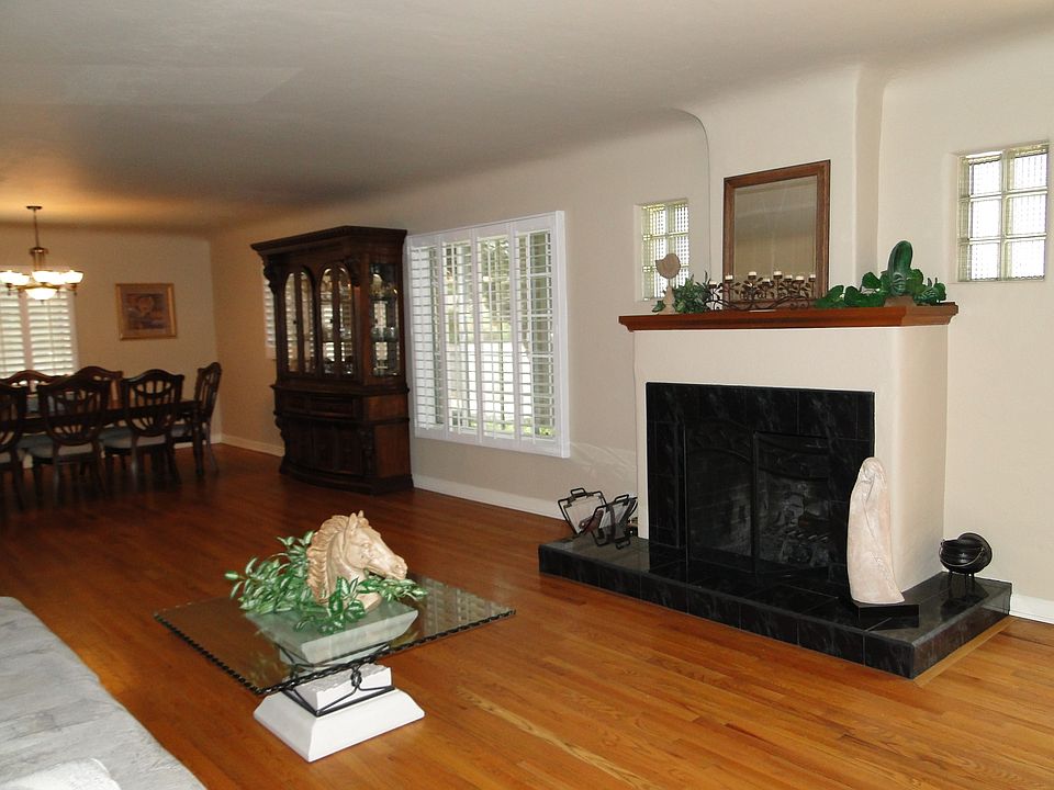Livingroom: Hardwood floors, fireplace, coved ceiling, plantation shutters