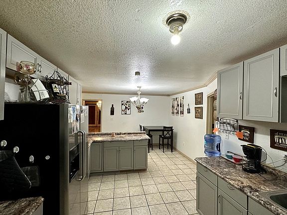 4th image of 1040 Venesa Dr