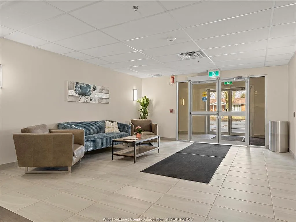 2 bed, 919 sqft, $2,060 — Photo 3