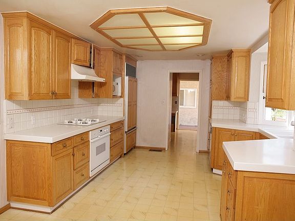 3rd image of 1024 Granada Ave
