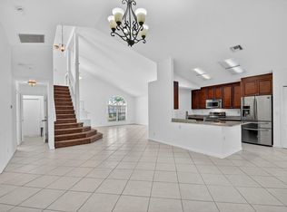 2707 Pointe Cir, Greenacres, FL 33413