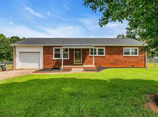 220 Oak St, Chesnee, SC 29323