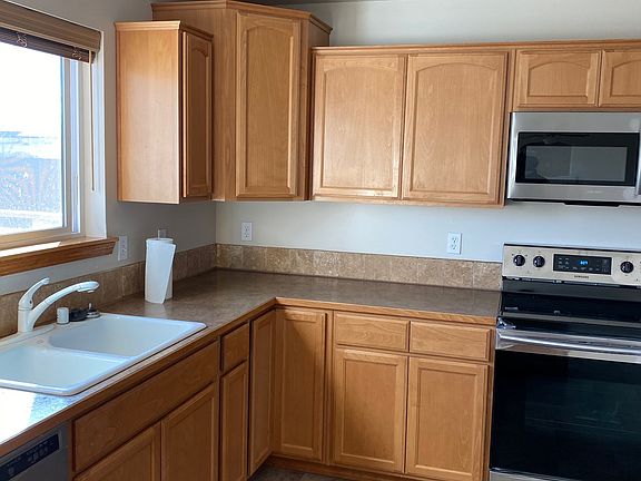 5th image of 19 Chapelwood Ave