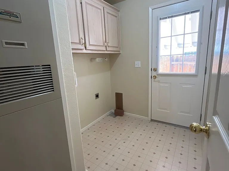 1237 Gambrel Dr — Photo 9