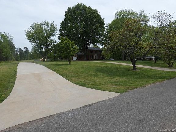 5th image of 2919 Nicole Dr