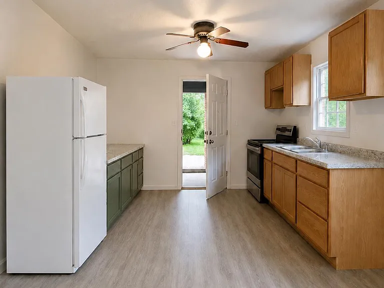 103 Southwood Dr — Photo 4