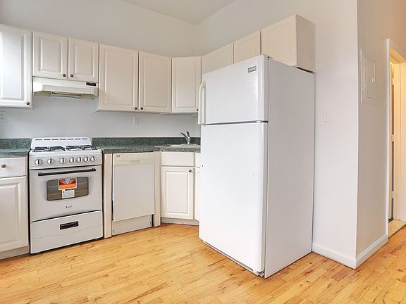 4th image of 912 Washington St APT 2