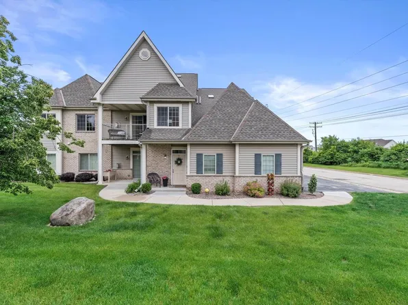 1349 Rose COURT #63, Waukesha, WI 53186