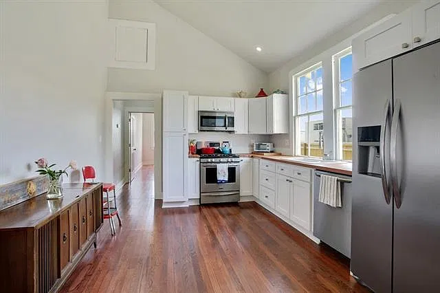 3 bed, 2.0 bath, 1350 sqft, $2,600 — Photo 3