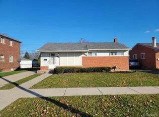 24710 Kelly Rd, Eastpointe, MI 48021