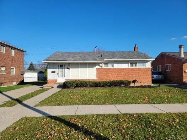 24710 Kelly Rd, Eastpointe, MI 48021