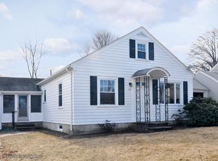 26 Coulters Rd, Cranston, RI 02920