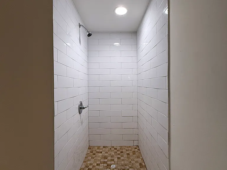 1187 New York Ave #1 — Photo 5