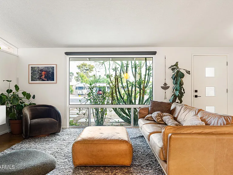 1044 E Northview Ave — Photo 3
