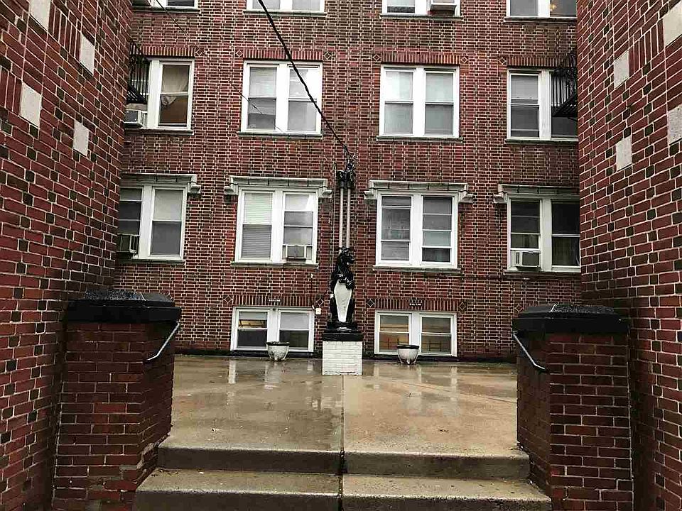 2nd image of 3726 Park Ave APT B3