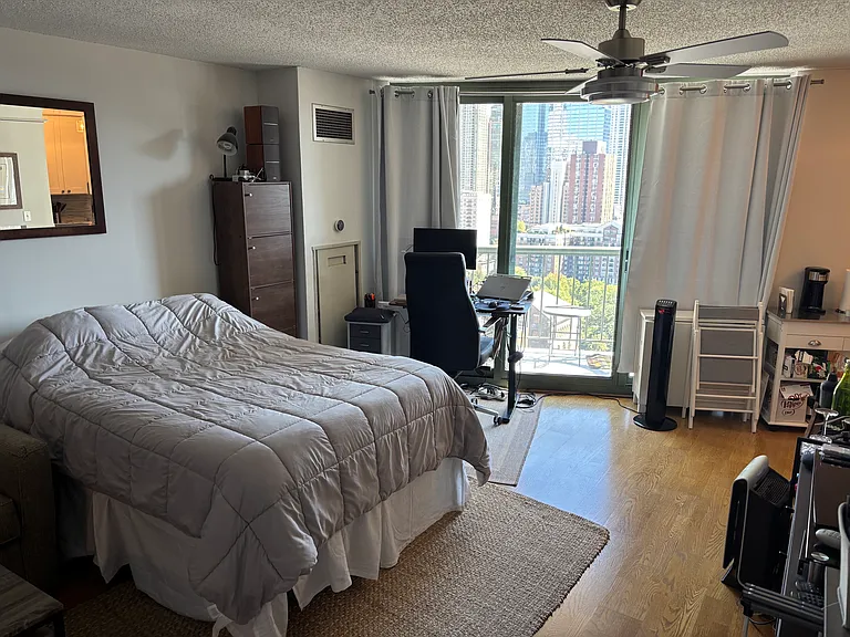 111 W Maple St #1912 — Photo 3