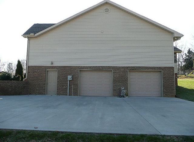 1st image of 430 Burns Ln