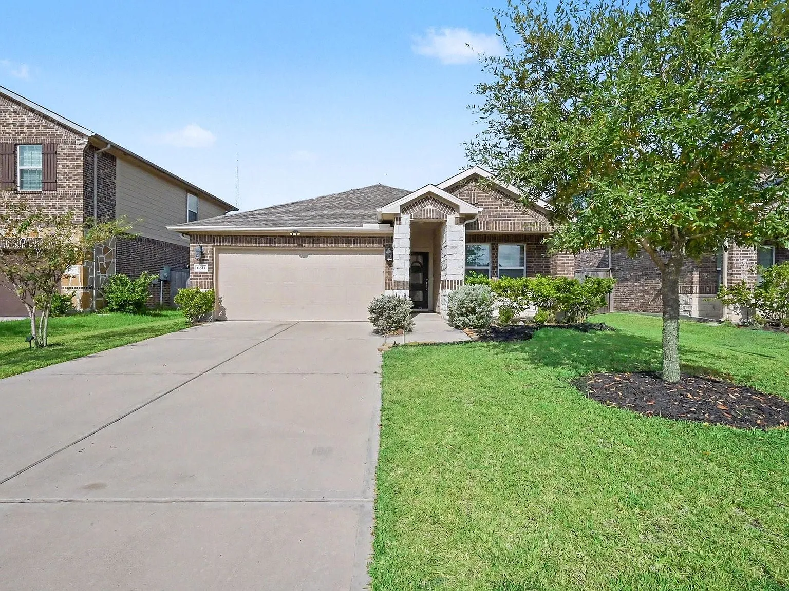 3 bed, 2.0 bath, 1688 sqft, $2,300 — Photo 2
