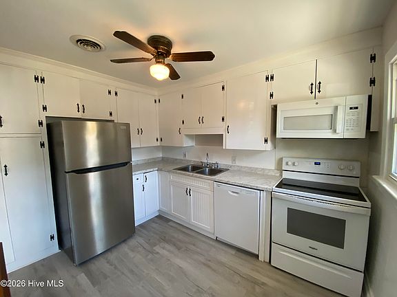 4th image of 4130 Lake Ave