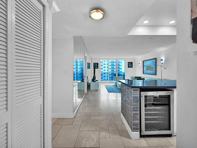 2301 Collins Ave #1015 — Photo 16