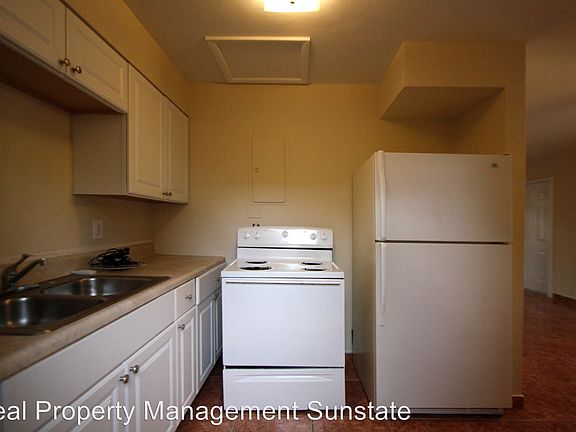 4th image of 3304 S Olive Ave