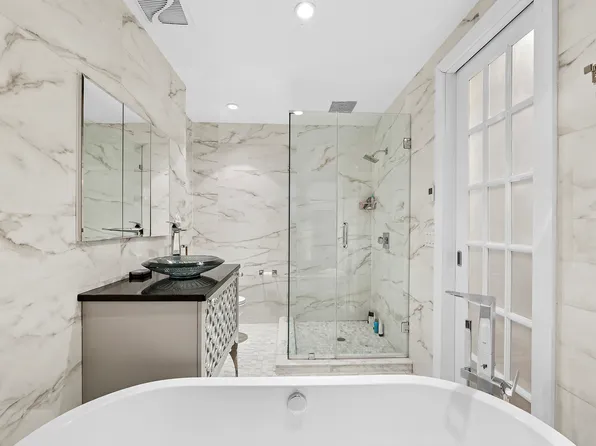 165 East 71st Street image 7 of 12